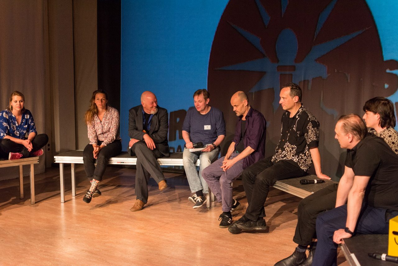 Anna-Lena Kühner, Carina Pesch, Hermann Mensing, Moderator Robert Schoen, Frank Schültge, Christian Bernern, Niels Schröder, Wolfgang van Ackeren. Bild: Golo Föllmer.