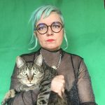 Mariola Brillowska mit Katze Maxi